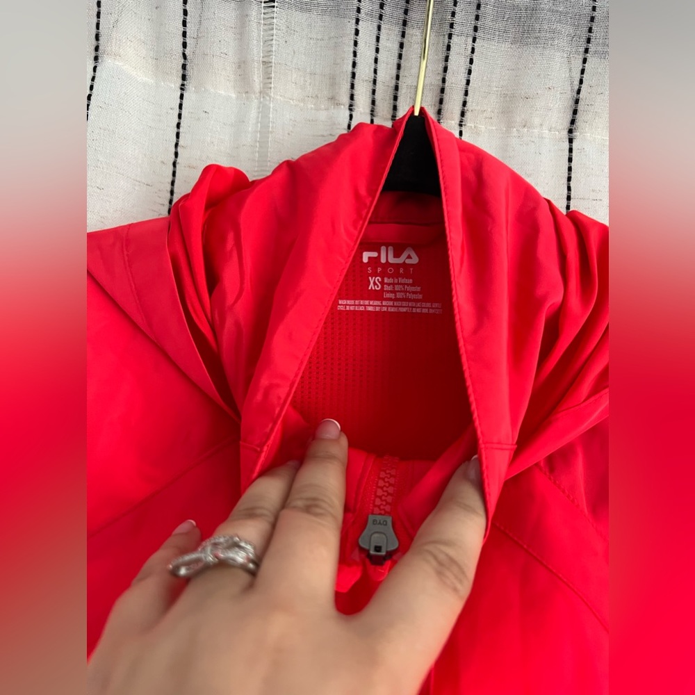 Wind breaker jacket - Picture 3 of 5